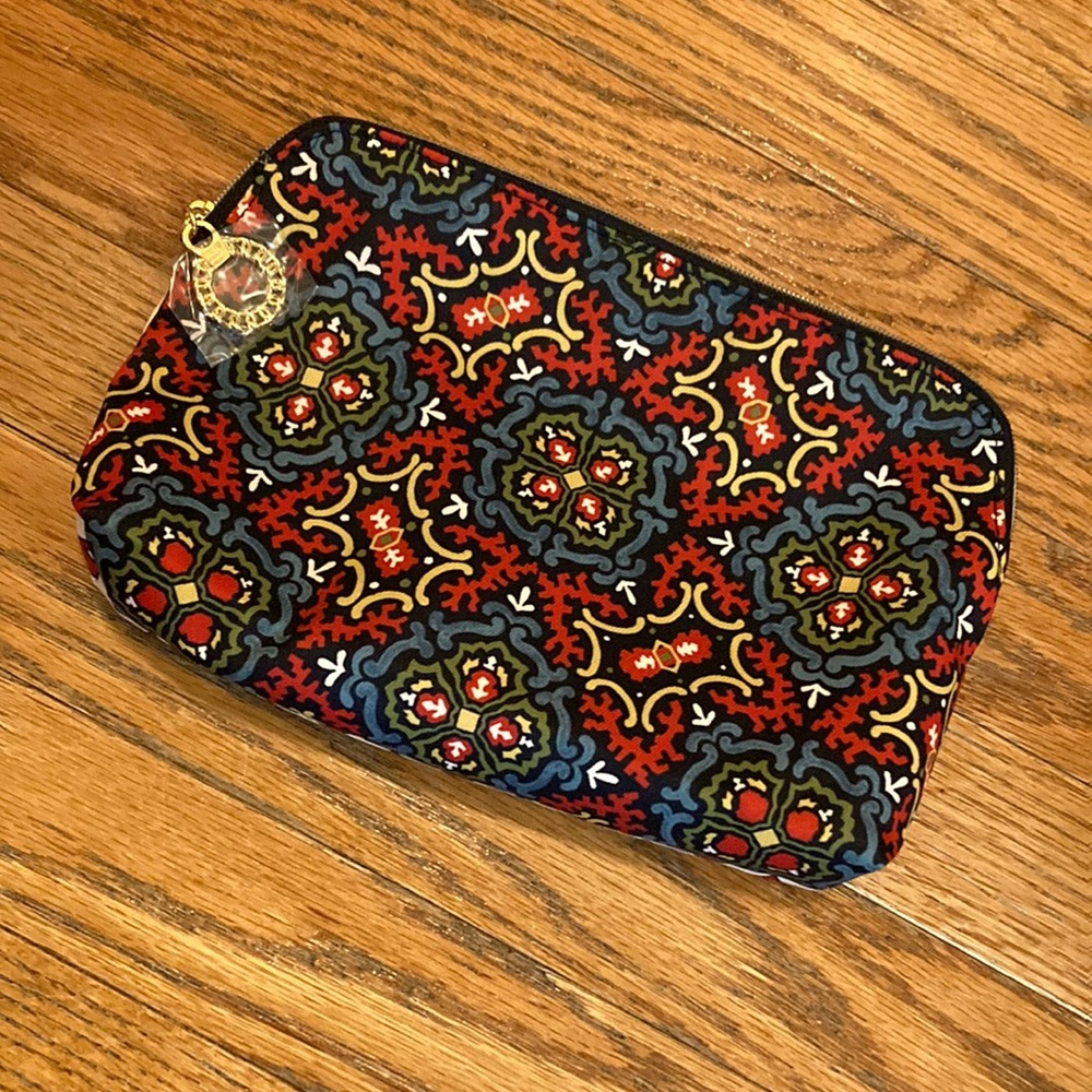 Estée Lauder cosmetic bag